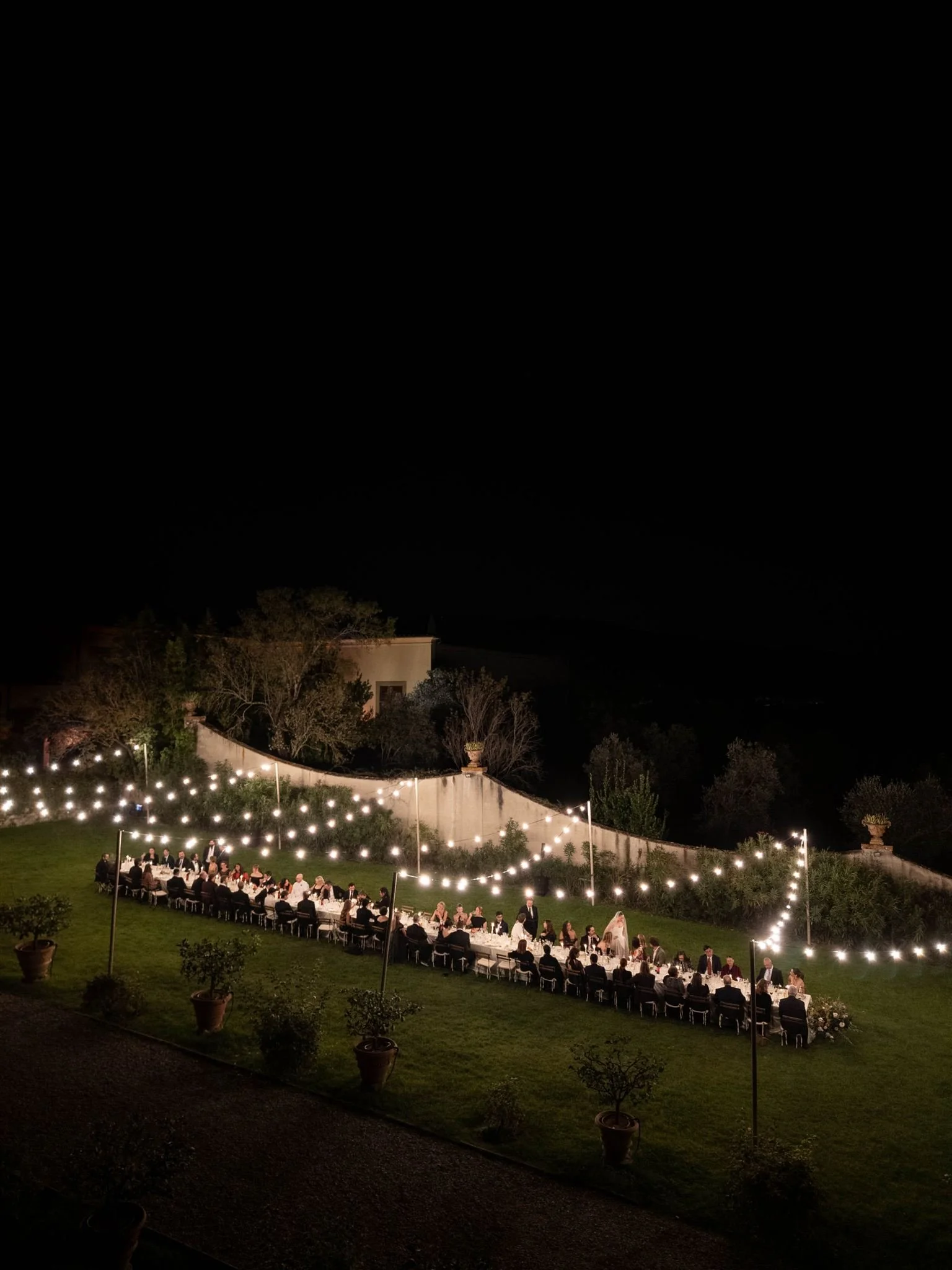 Garden wedding reception on a wedding day at Villa Medicea Di Lilliano in Tuscany, Italy.