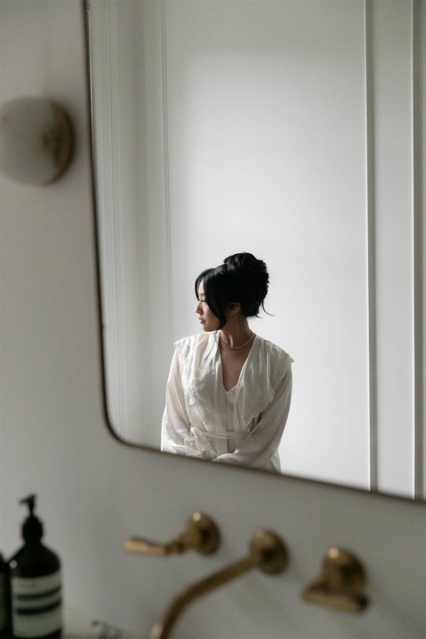 A bride getting ready on her wedding day in Chicago.
