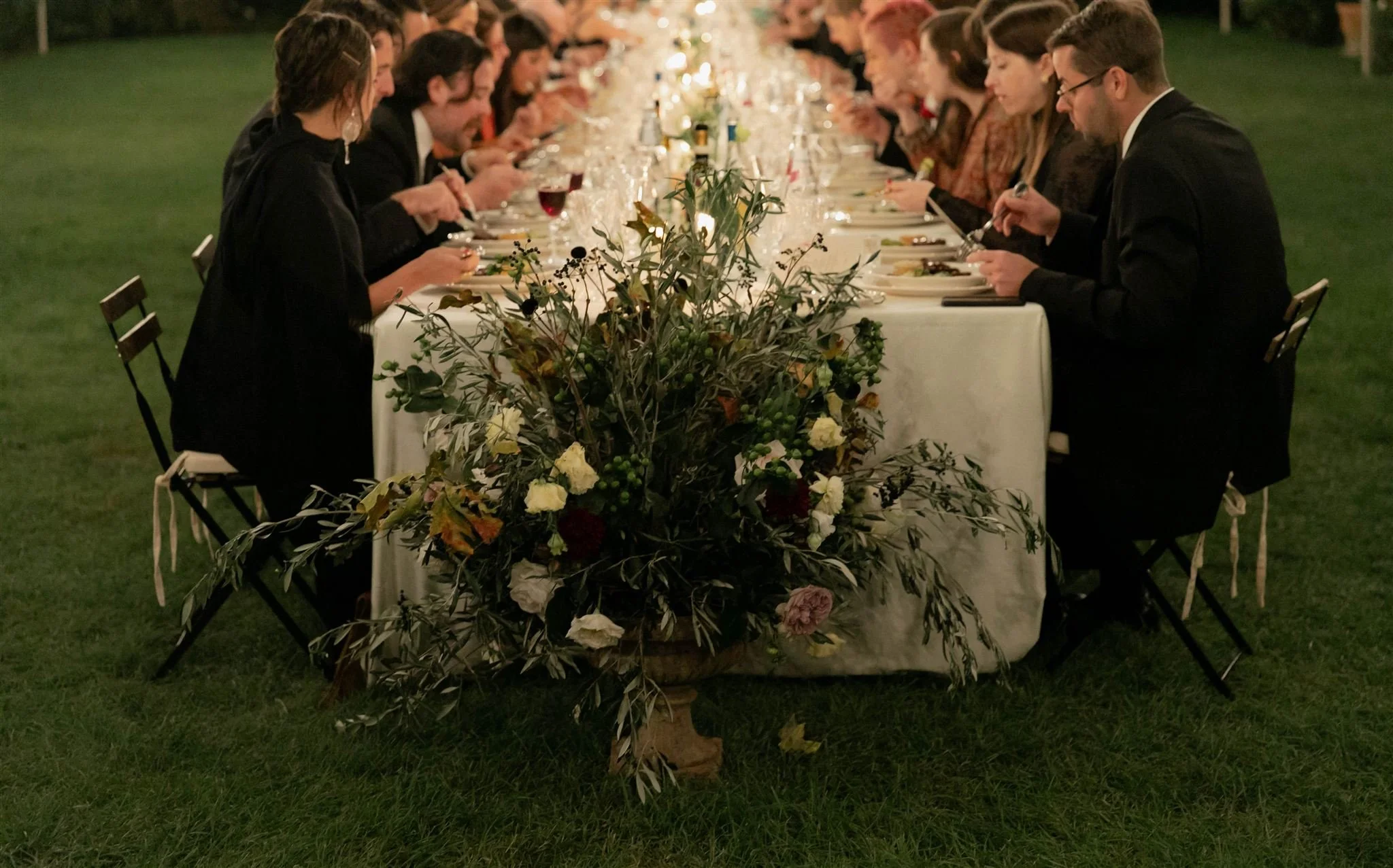 Garden wedding reception on a wedding day at Villa Medicea Di Lilliano in Tuscany, Italy.