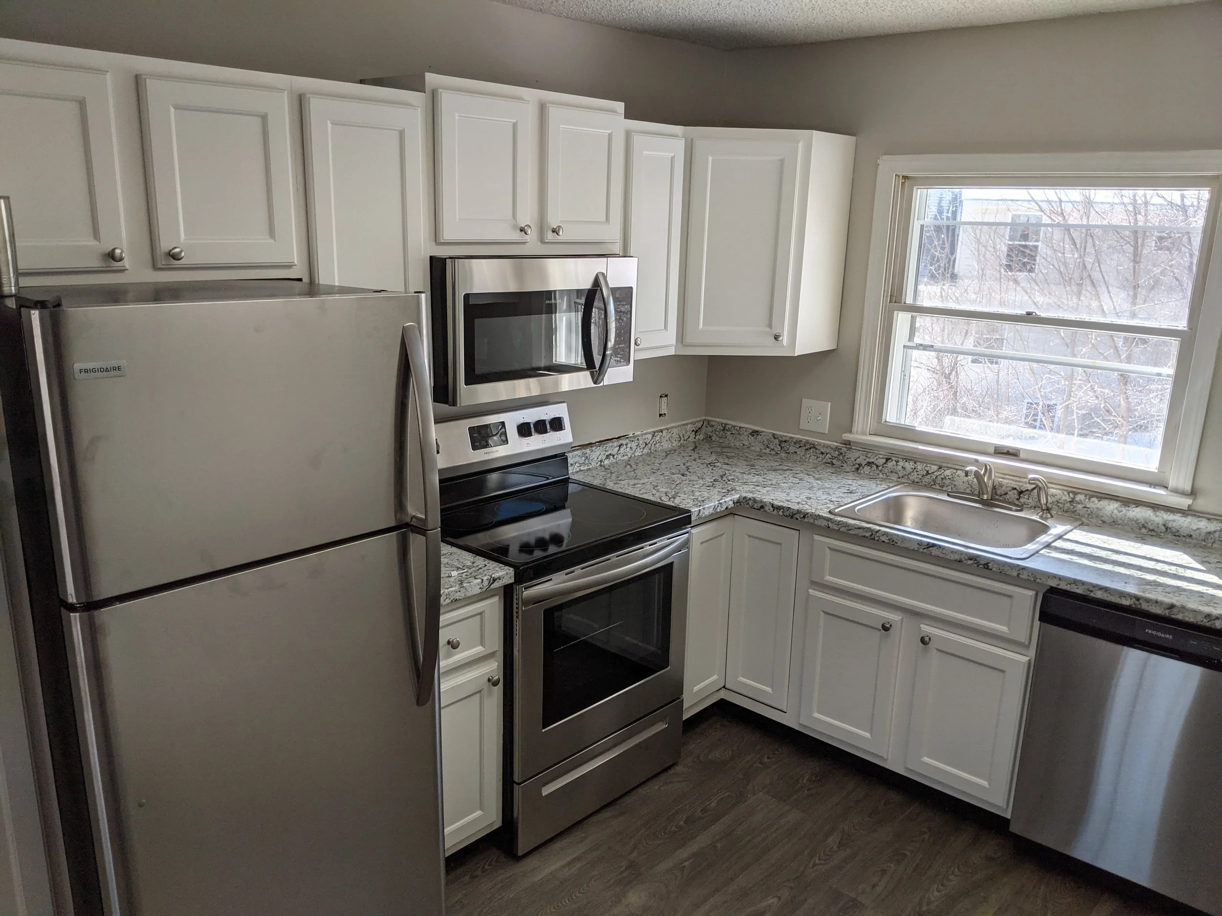 kitchen 2.jpg