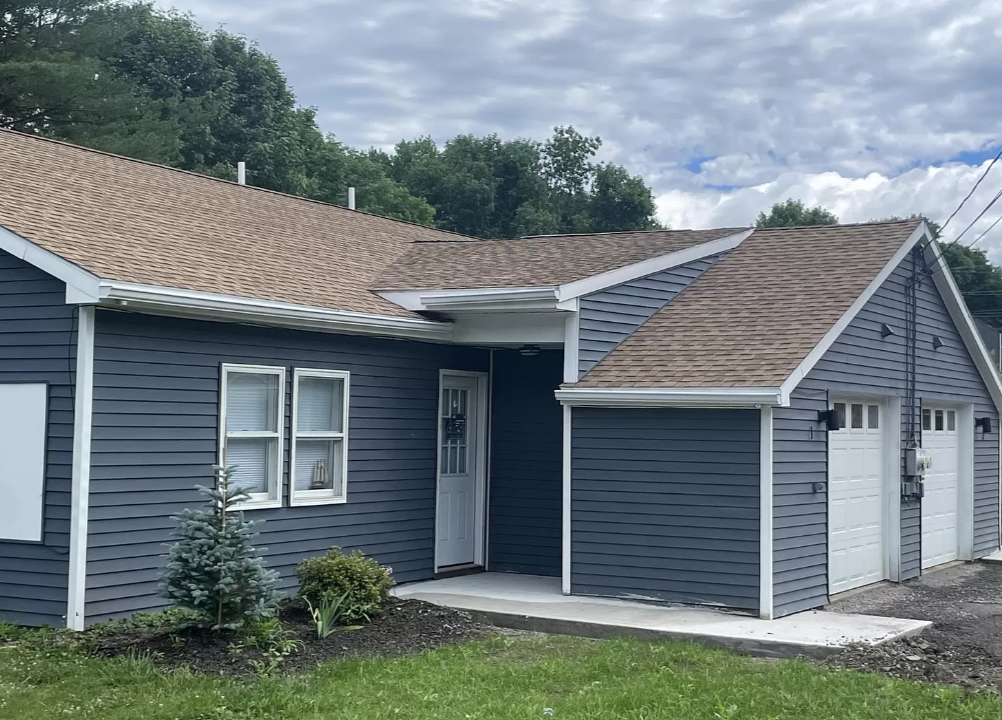 2 bedroom Apartment with Garage
