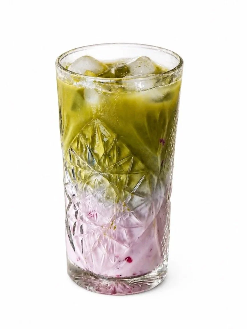 Latte+matcha+frutos+rojos+-+Cafe+del+Cielo+-+Banos+Ecuador.jpg