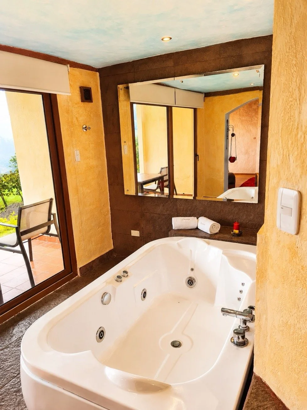 #61 Manzana de amor - Luna Volcan - Adventure Spa - Banos - Ecuador1.jpg