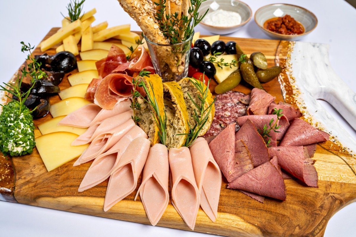 Ecuadorian cheese and cold cuts platter / 4 persons