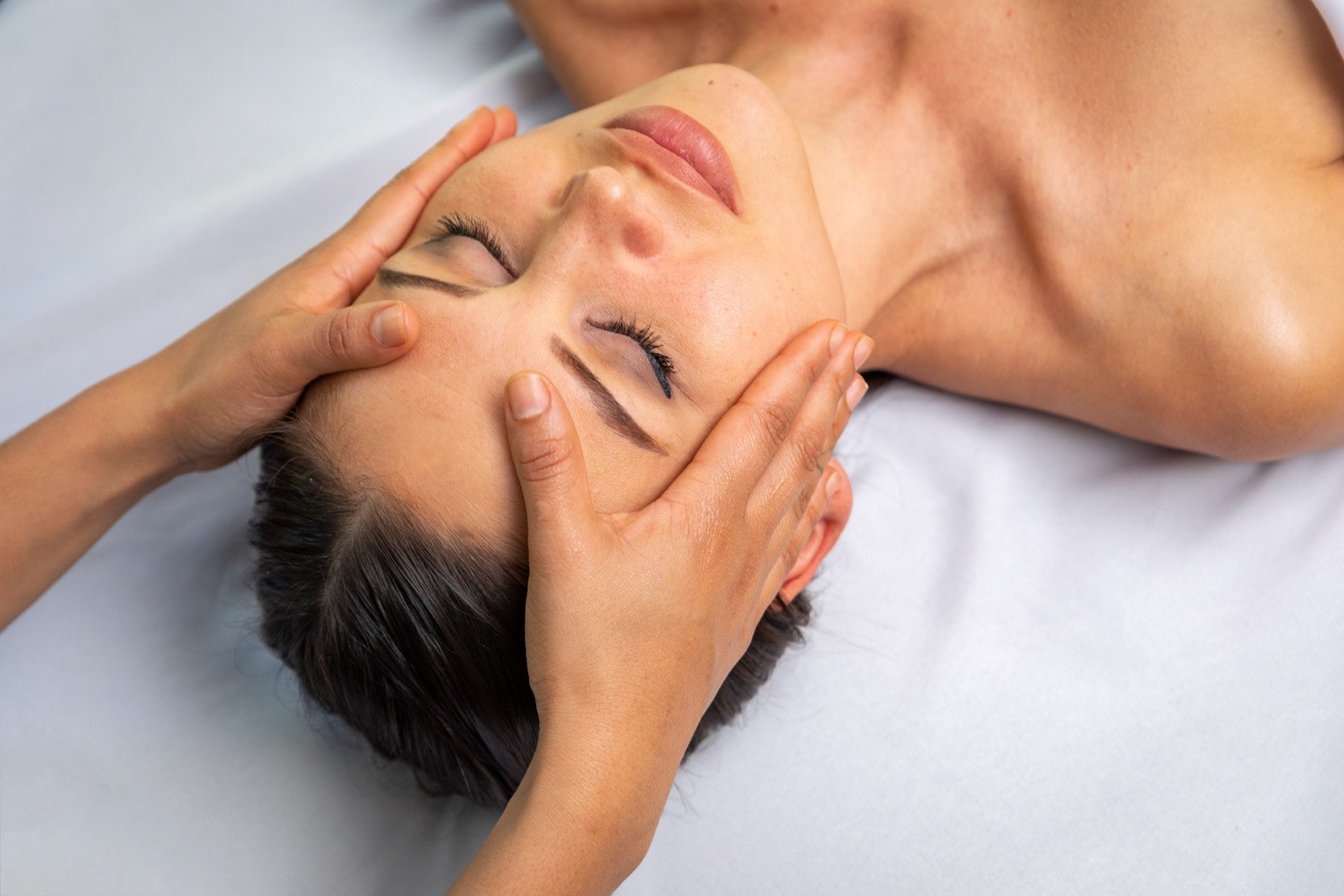 Facial massage - luna healing spa.jpeg