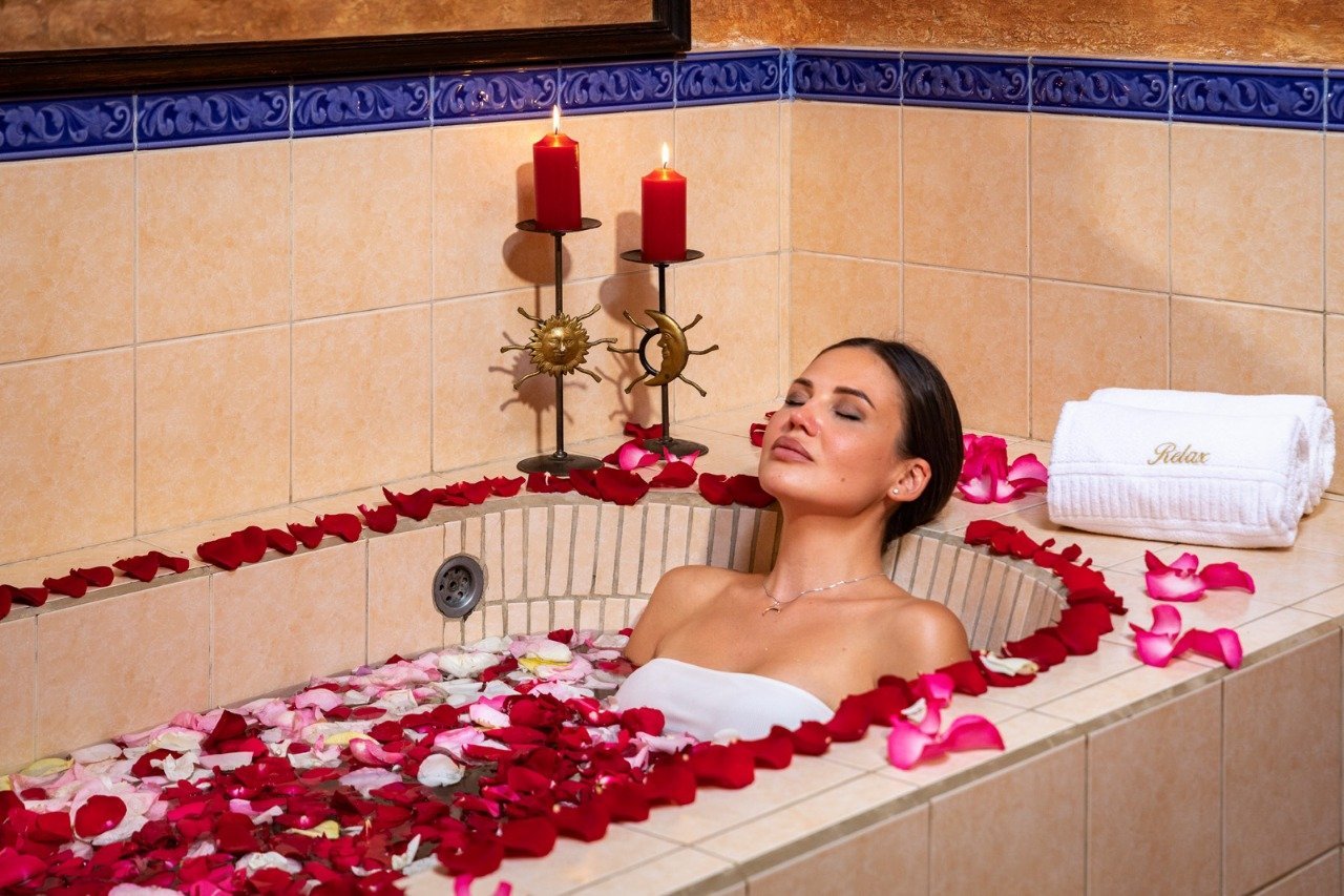Bath with roses and essences (30 min)
