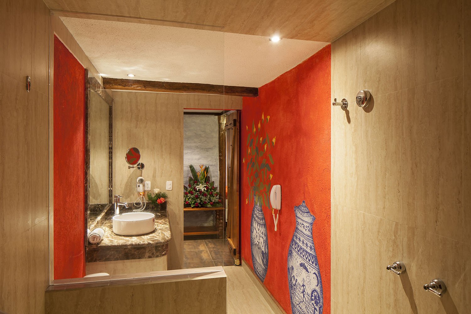 Bathroom 2 Romantic Room Volcan Azul 44 - Luna Volcan - Hotel en Banos Ecuador.jpeg