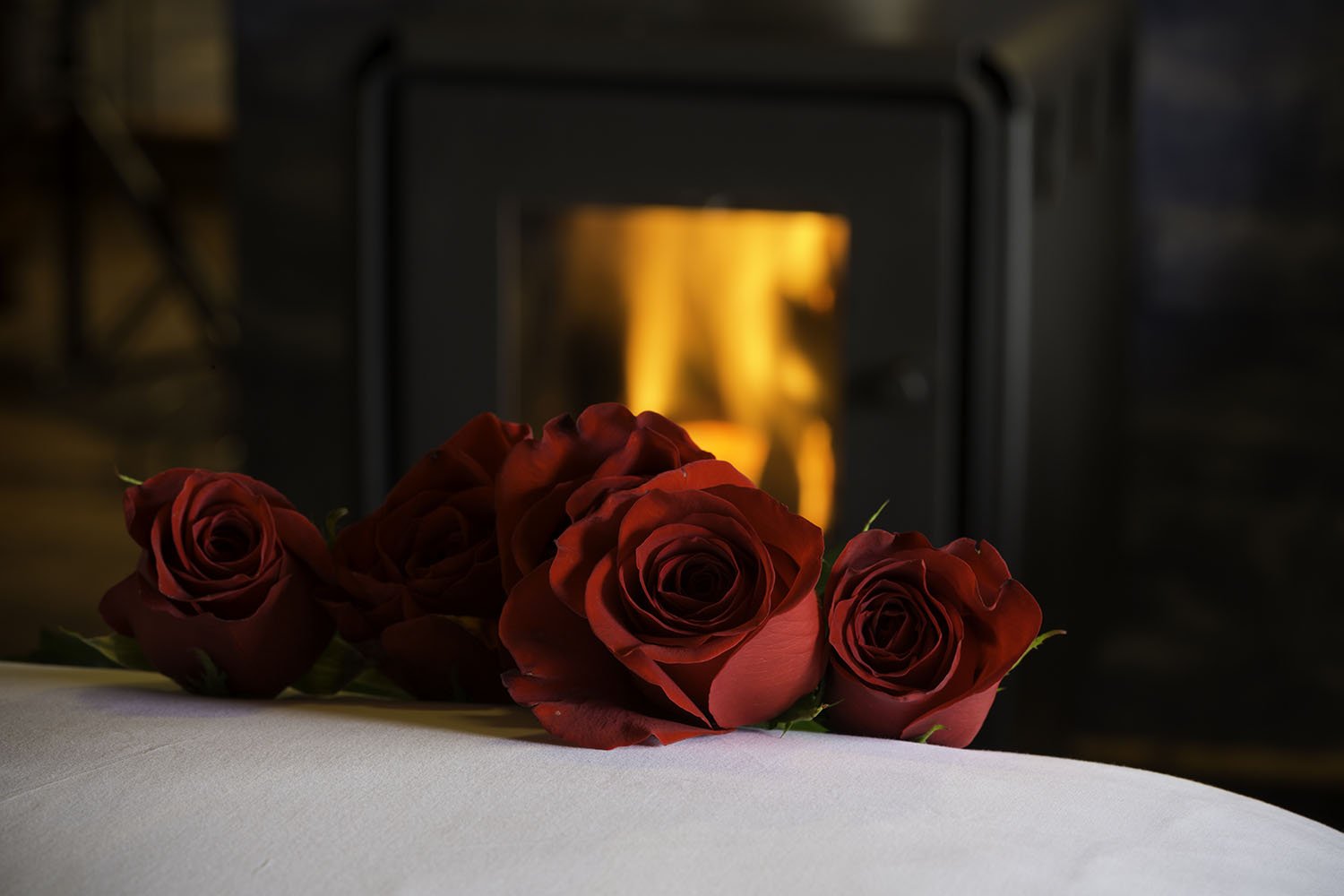 Roses and Fireplace Romantic Room Angel del Volcan 46 - Luna Volcan - Hotel en Banos Ecuador.jpg