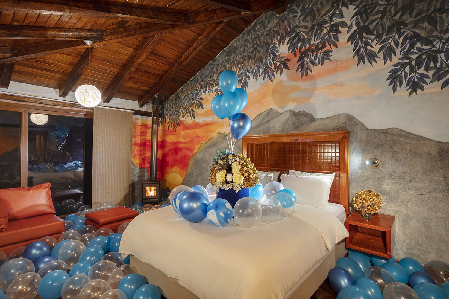 Balloon Love Celebration Decoration Package - Romantic Room Volcanic Sunset 52 - Luna Volcan - Hotel in Banos Ecuador.jpg