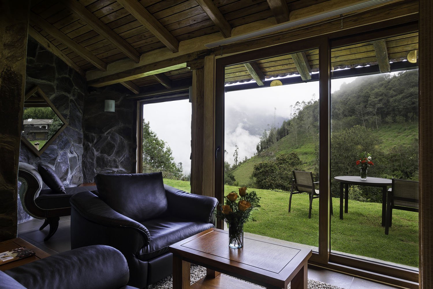 Room and View Romantic Room Amigos por Siempre 38 - Luna Volcan - Hotel en Banos Ecuador.jpg