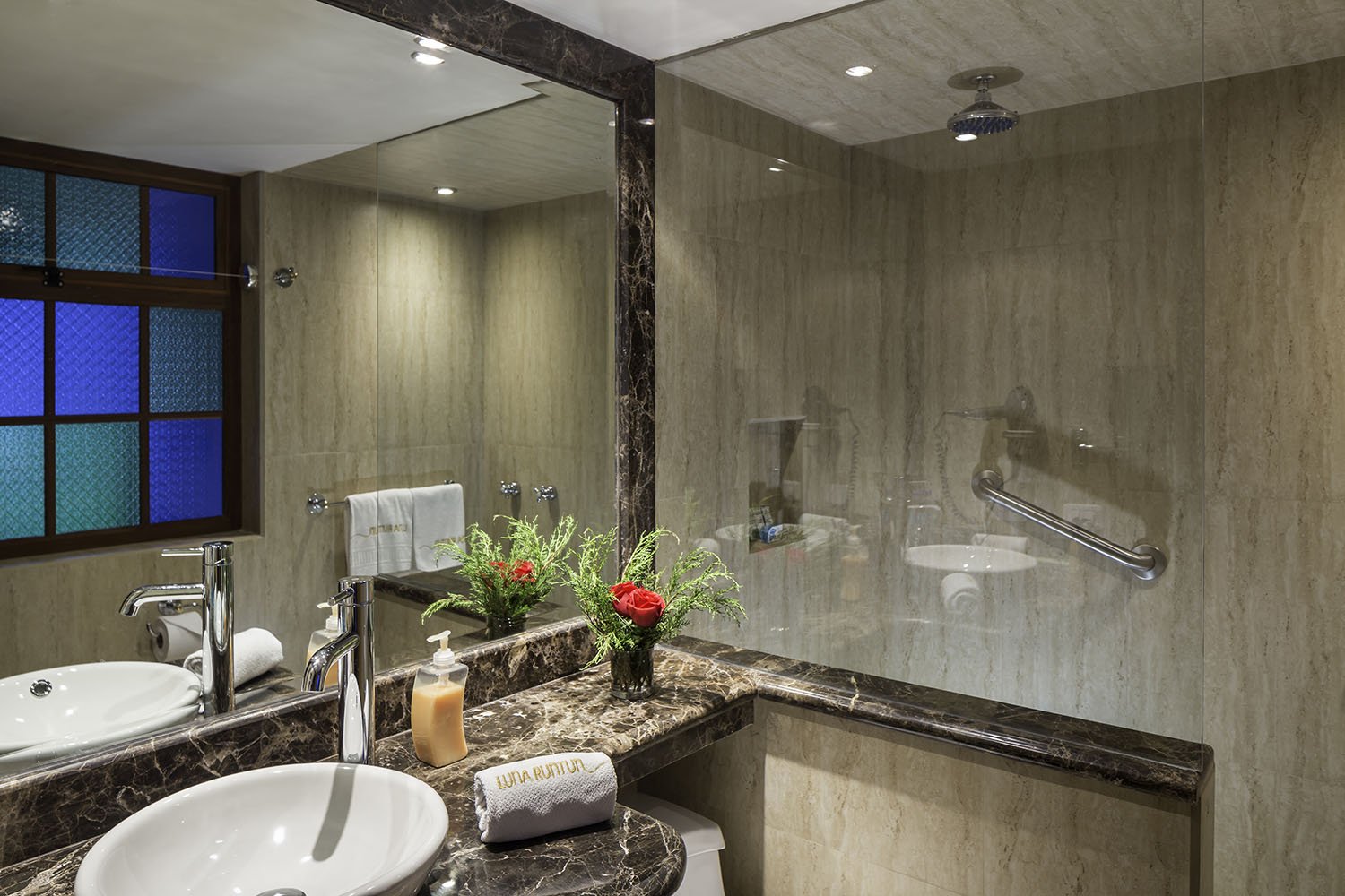 Bathroom Romantic Room Amor Celestial 33 - Luna Volcan - Hotel en Banos Ecuador.jpg