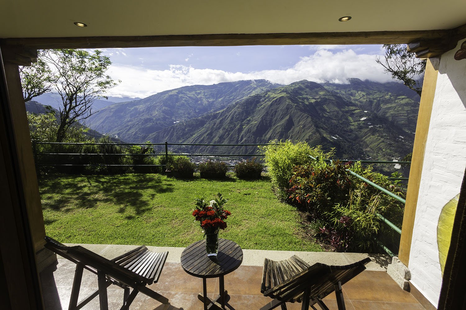 Terrace Romantic Room Mi Bombon 35 - Luna Volcan - Hotel en Banos Ecuador.jpg