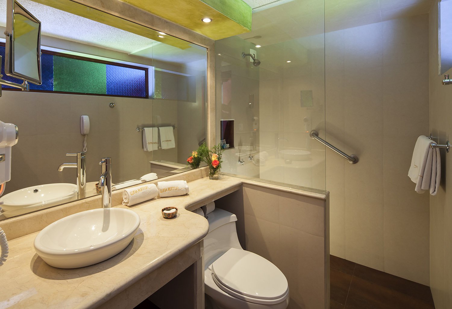 Romantic Suite Bathroom Mi Amor 58 - Luna Volcan - Hotel en Banos Ecuador.jpg
