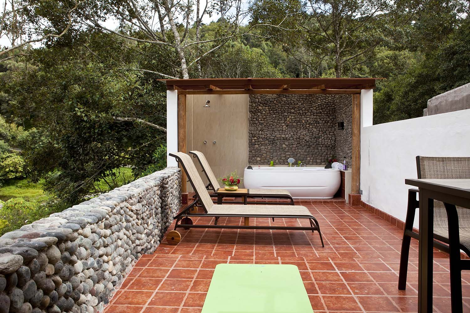 Terrace and Jacuzzi Yoga Suite 62 - Luna Volcan - Hotel en Banos Ecuador.jpg