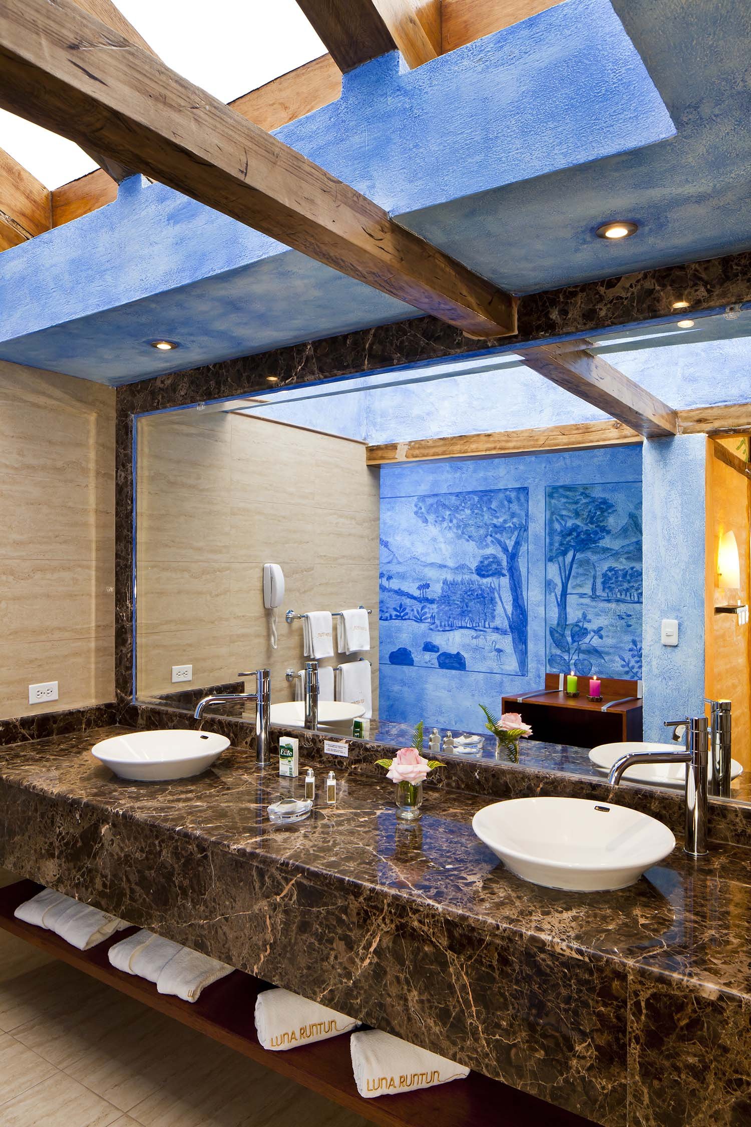 Bathroom Romantic Volcanic Suite 60 - Luna Volcan - Hotel en Banos Ecuador 18.24.20.jpg