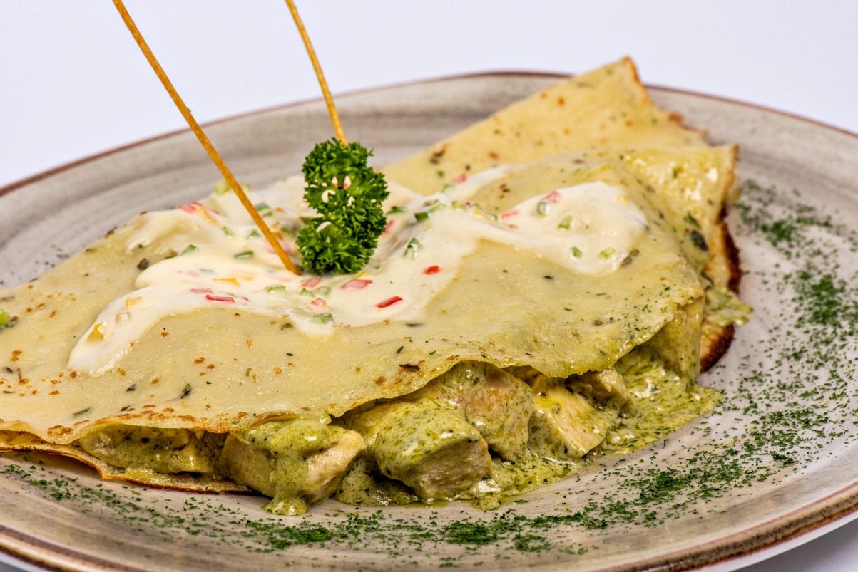 Pesto chicken crepe