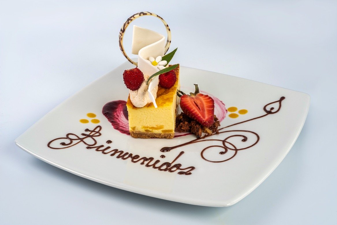 Peach cheesecake - Luna Bar - Banos Ecuador.jpg