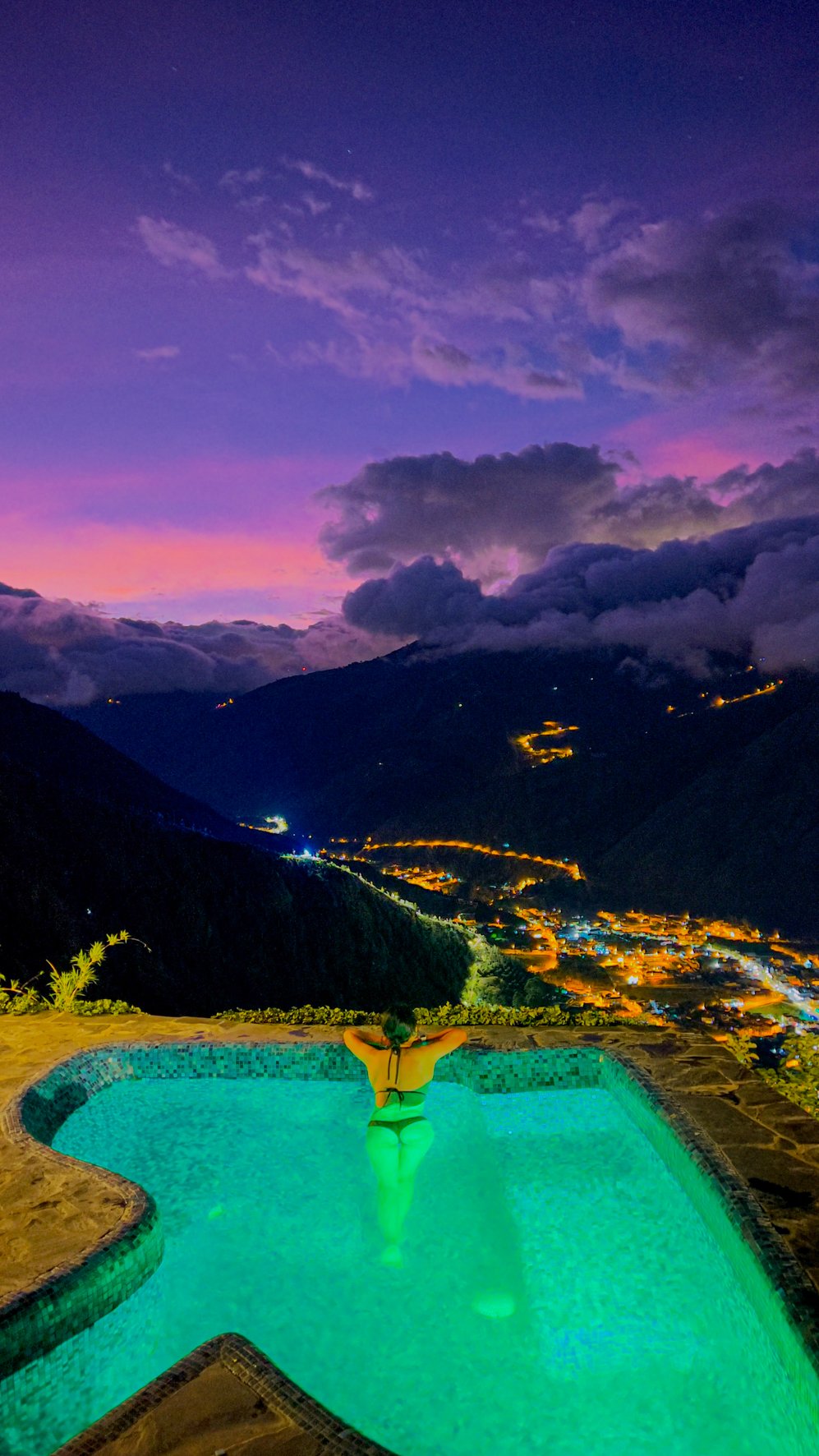 Sunset pools - Luna Volcan - Hotel in Banos Ecuador.jpg
