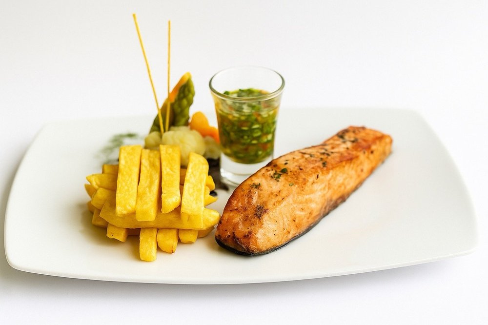 Grilled Salmon Fillet Luna Restaurante