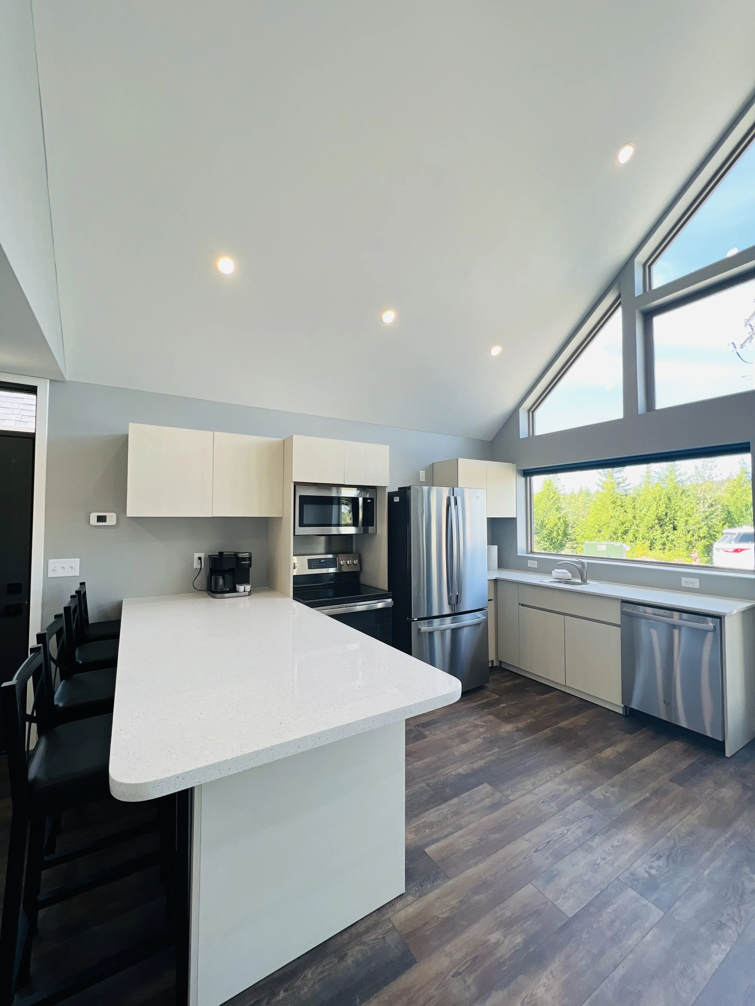 EXPLORE: Munising Large Cabin Kitchen