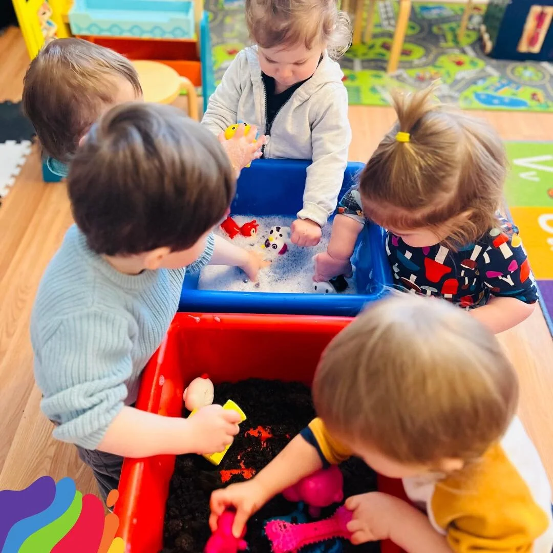 ✨🌈Sensory bins that stimulate the senses! A little messy but a whole lot of FUN🤩 &hellip;Woof Woof 🐶 #Perfectpetweek 🐱&hellip;🦜&hellip;🐰