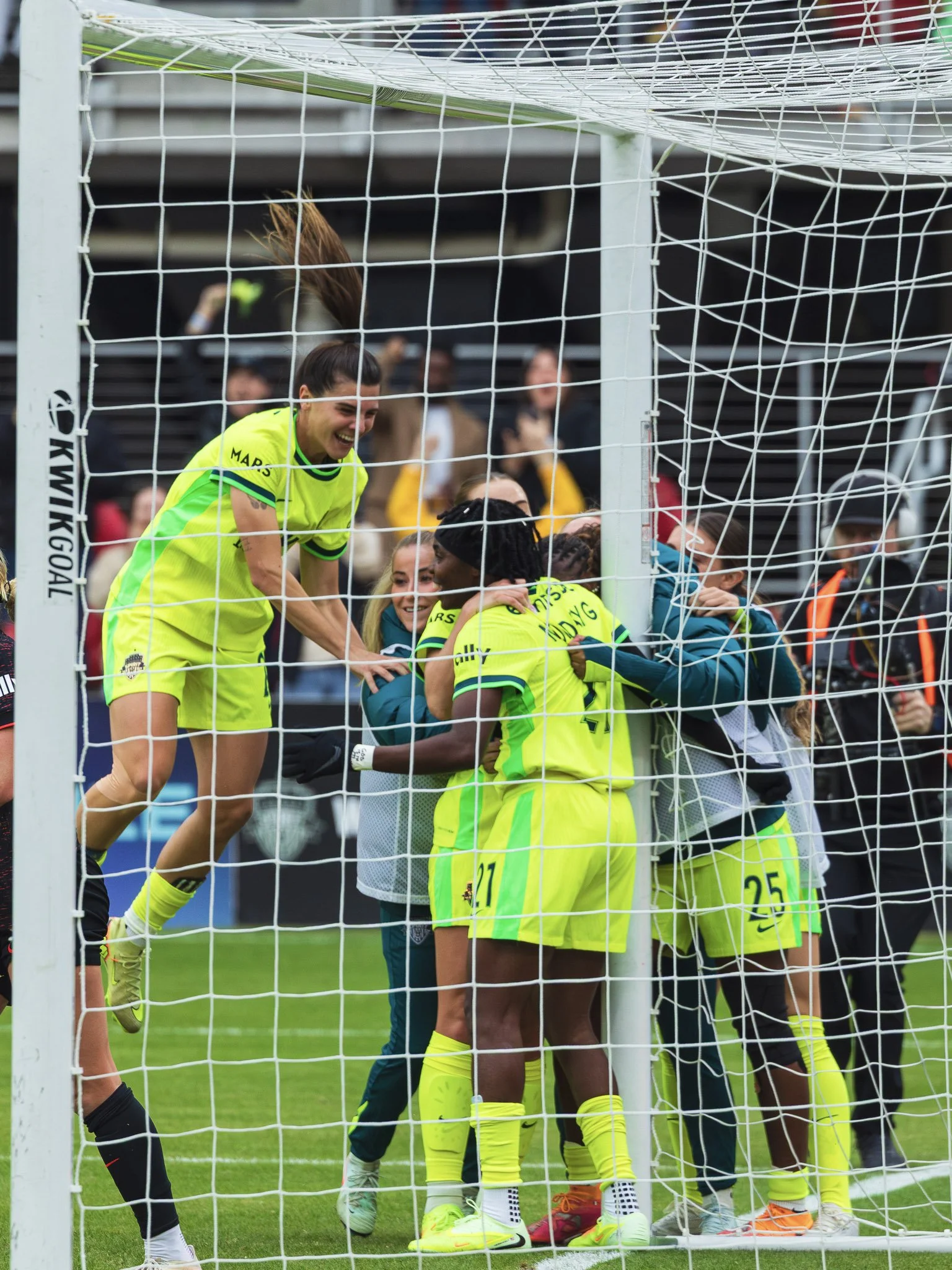 4-spirit-thorns-nwsl-semifinals-11.jpg