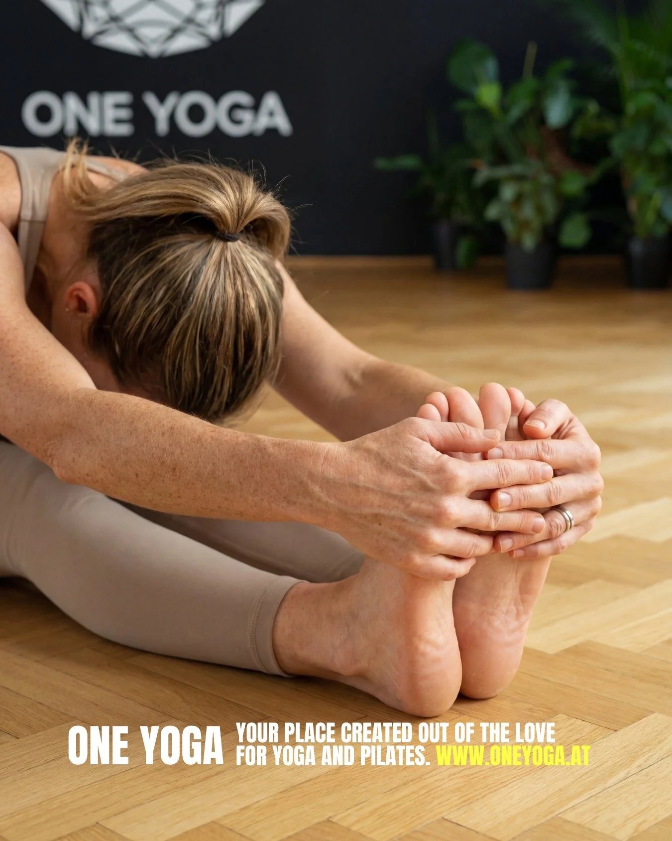 HOLD SPACE FOR YOURSELF.

Your body already knows.
Du musst nichts erzwingen.
Dein K&ouml;rper erinnert sich,
wenn du ihm Raum gibst
und ihm vertraust.

We hold space. TOGETHER.

We are One

Dein One Yoga Team

👇🏽 
Check unseren Stundenplan online 