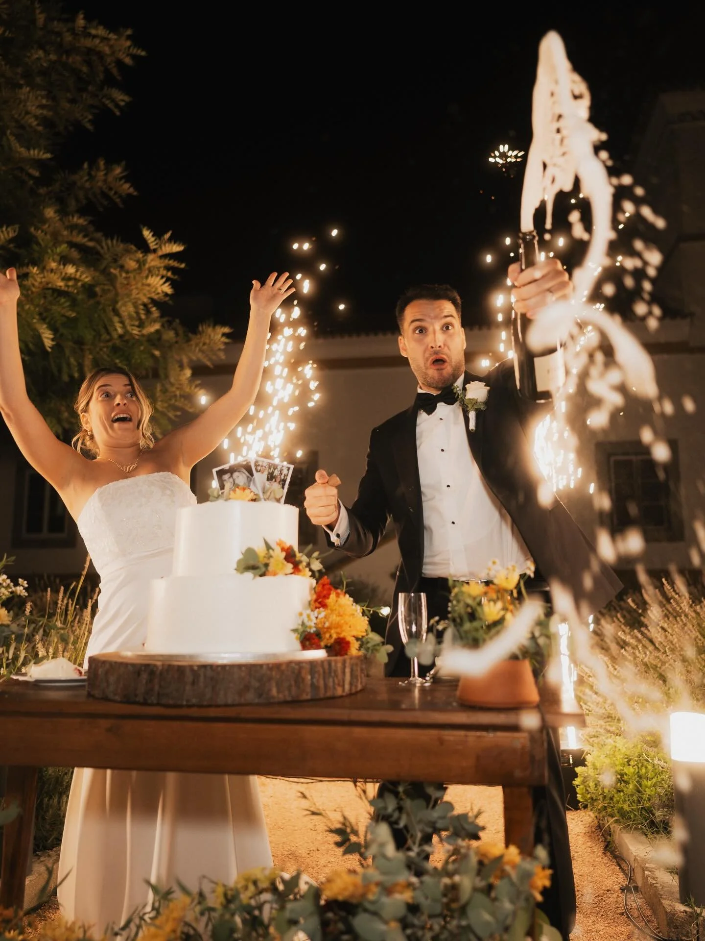 Award for best champagne bottle opening for these two @afonsomatosoliveira @sarafiliparamalho 🏆🏆