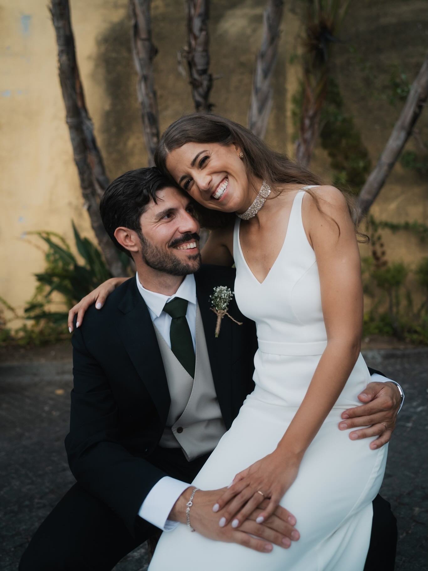 Os noivos da m&uacute;sica 🎶

Venue: @quintalouredo 
Make up: @blushtalk 
Dress: @plisse_atelier 
DJ: @fabiordj 
Video: @franciscomartins_films 
Celebrante: @tximtximcelebracoes