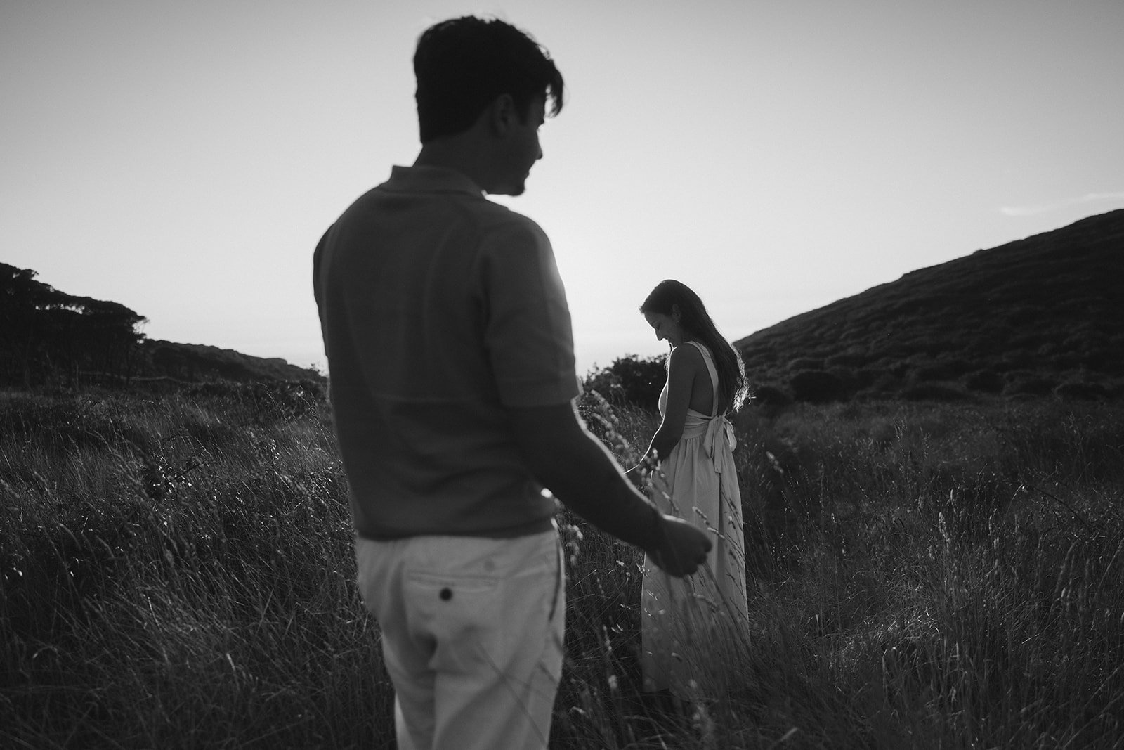 Black and White photo of a candid engagement session in Serra do Montejunto, Portugal, captured by Documentary Wedding Photographer Miguel Brilhante