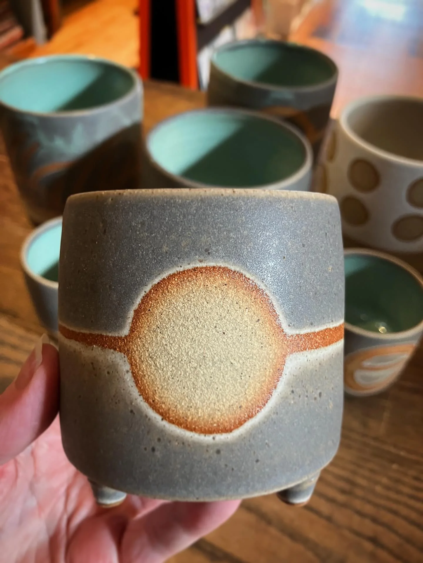new pottery by Tiffany Hilton in the shop! perfect for plants or just looking pretty in your home. we love her work 😍
.
#pottery #localart #localmaker #handmade #lootfoundandmade #turnersfallsma #greatfallsma