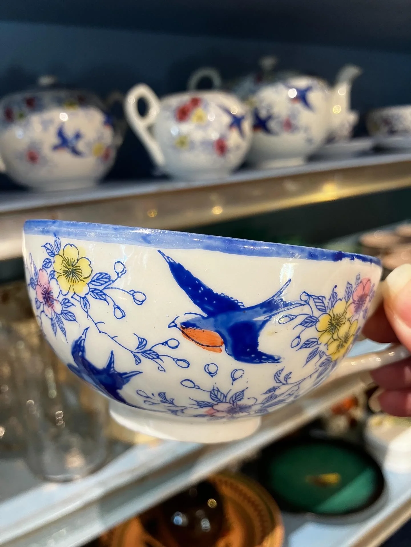 pinkies out! pretty japanese porcelain tea set 💙 teapot, sugar bowl, creamer, and six cups and saucers - perfect for your next dainty tea party
.
#bluebirds #porcelain #1950s #teaset #pinkiesout #lootfoundandmade #turnersfallsma #greatfallsma