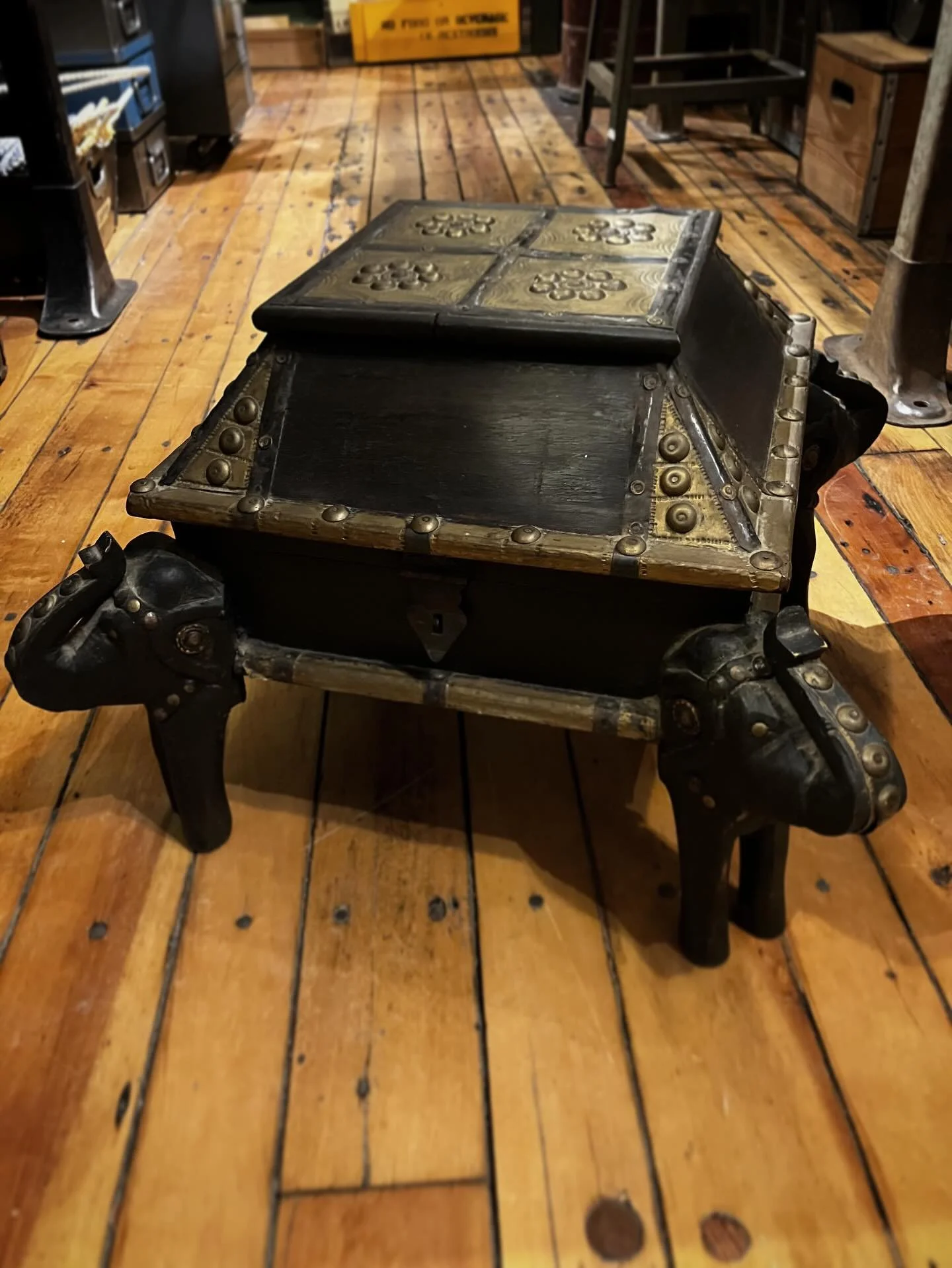 super cool box for your stuff 🐘