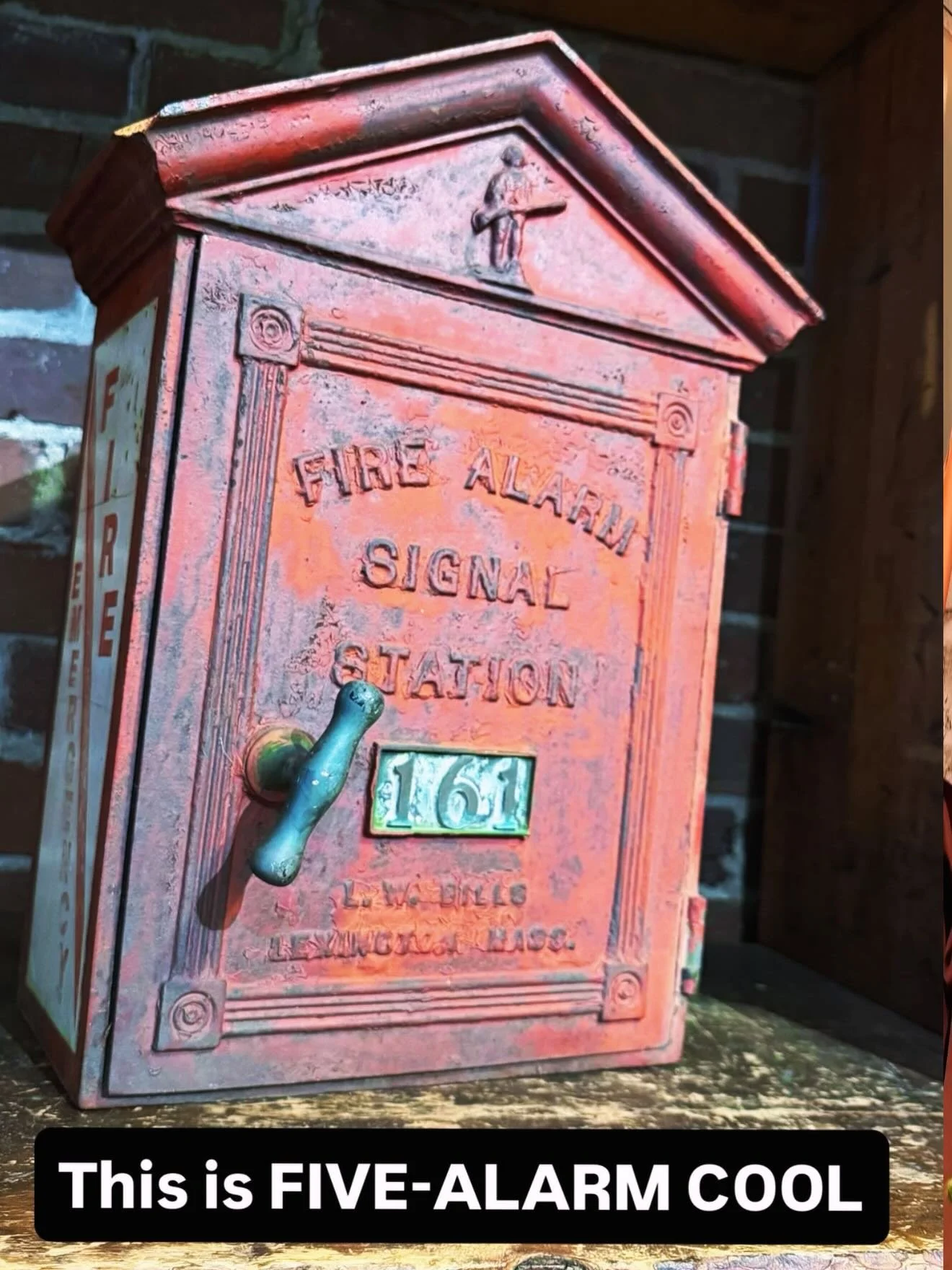 So HEAVY&hellip;so OLD&hellip;so COOOL 

#fire #callbox #1920
