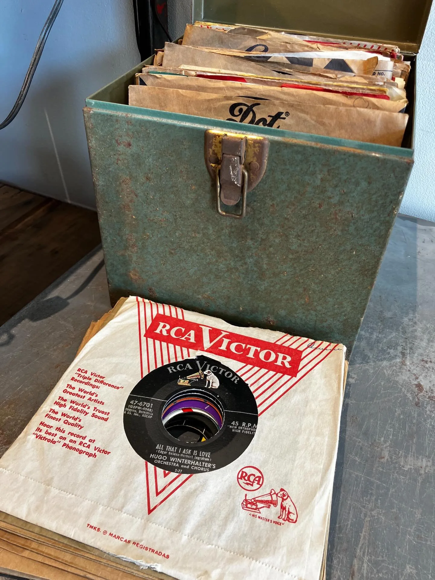 grab that 50s &amp; 60s easy listening groove with this case of 45s 🎶
.
#45rpm #easylistening #vintagevinyl