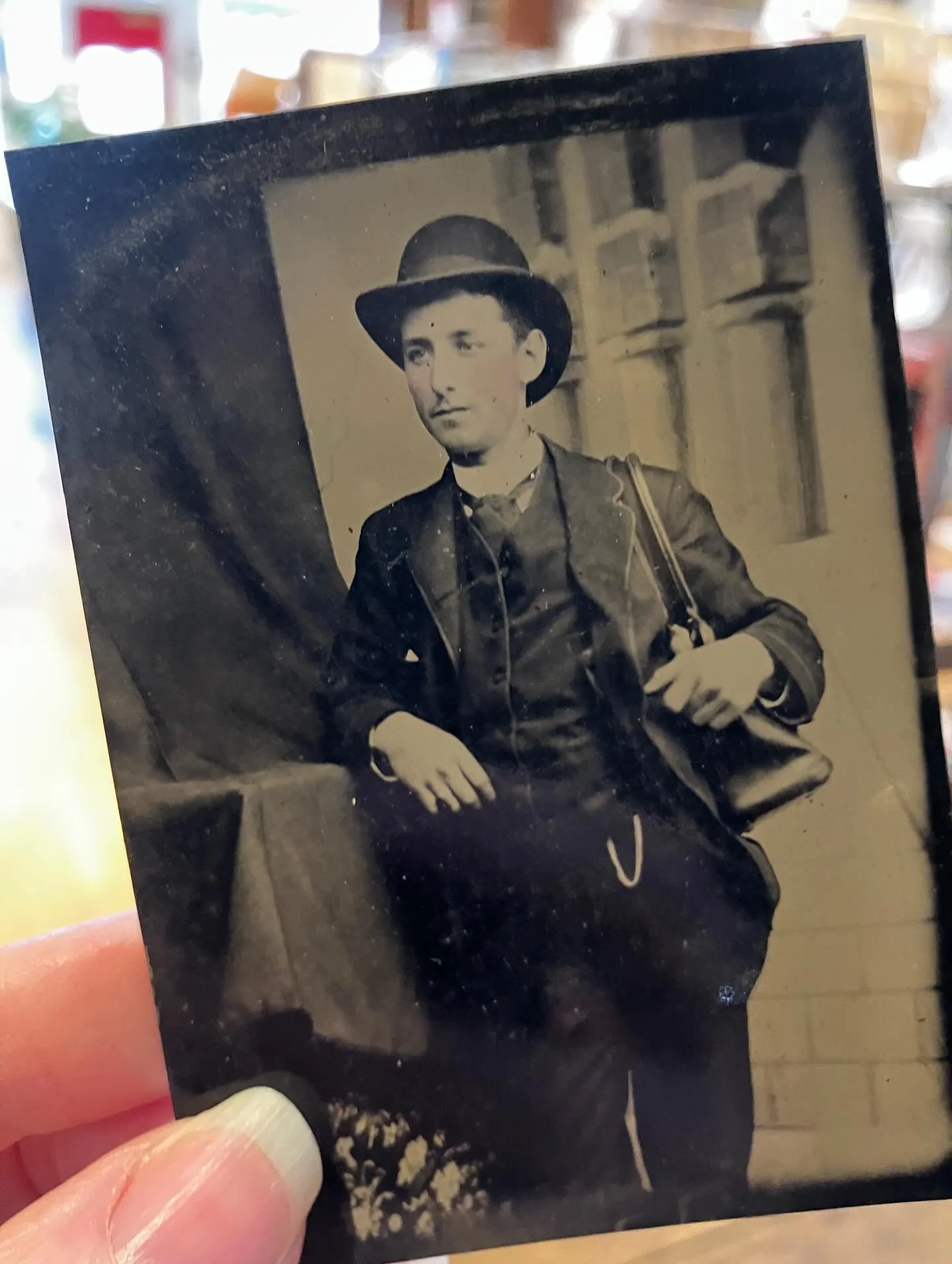 a huge pile of new (well ok old) TINTYPES 📸 dapper dandies, petulant children, lovely ladies, collect &lsquo;em all 🖤

#tintypes #vintagephotography #lootfoundandmade