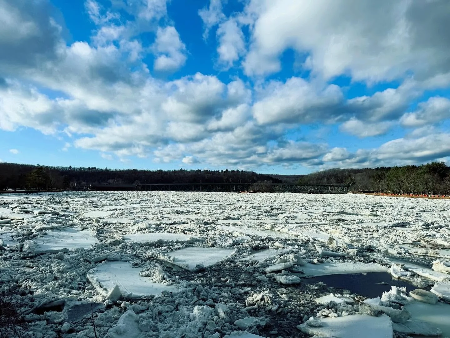 ICE OUT&hellip;this years SPRING THAW &amp; ICE JAM at the TURNERS FALLS DAM
Seems ETRA-NUTS&hellip;. Come check it out&hellip; it wont last long&hellip;ALSO check views from the BRIDGE&hellip;.the CONNECTICUT RIVER is BOOMIN 🤯

#connecticutriver #t