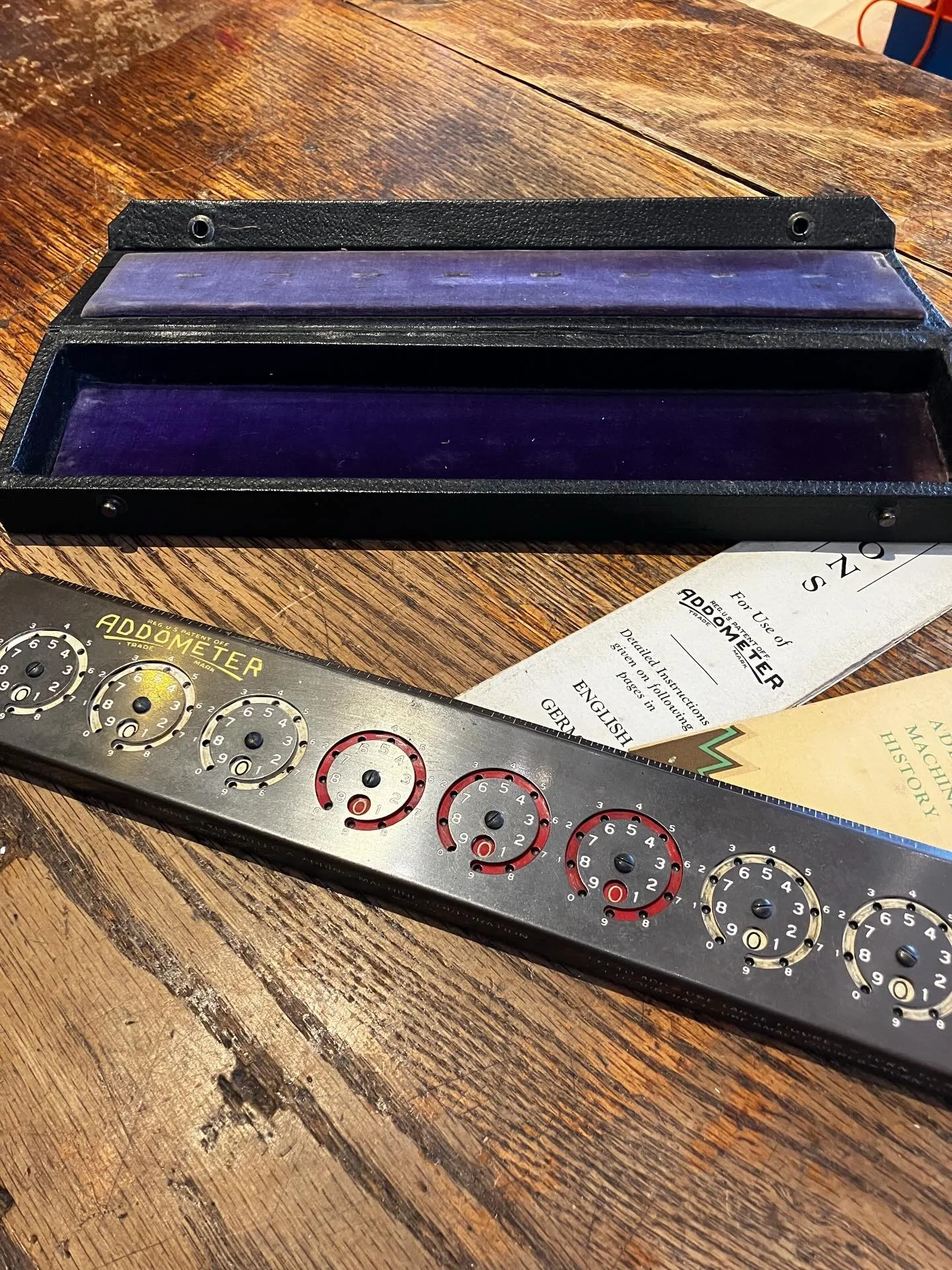 steampunk calculator! it adds it subtracts it multiplies it&rsquo;s ready for the apocalypse! a fun giftie for your favorite math nerd 🧮

#addometer #mechanicalcalculator #steampunk #analogmachines