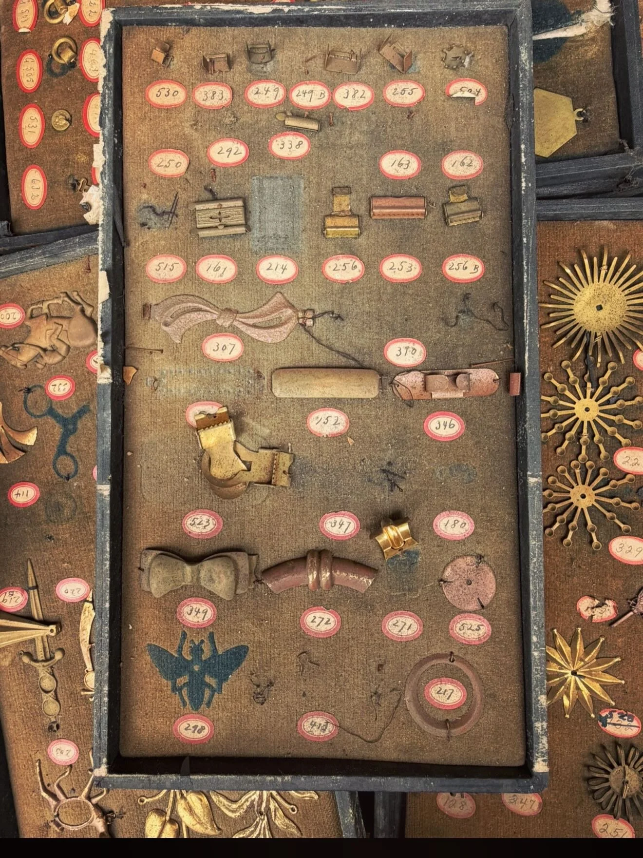 SERIOUS JEWELRY FACTORY 
CLEAN-OUT&hellip;.💎 👑💍
From the former JEWELRY CAPITAL of the U.S. and the WORLD&hellip;
PROVIDENCE R.I. 
There is A LOT of STUFF coming out of here&hellip; still very much IN PROGRESS&hellip;
A small taste in the STORE NO