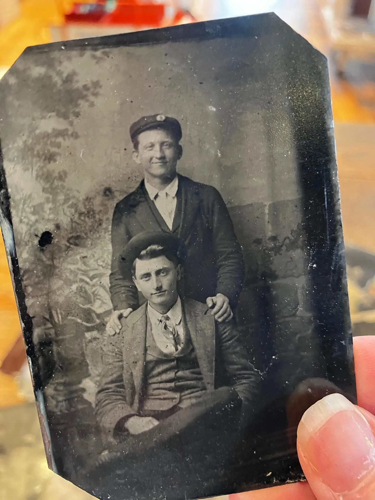 another big batch of tintypes! probably the last of them - also rolling out some sweet vintage cameras and more photography goodness 📸

#tintypes #vintagephotos #instantancestors #19thcenturyphotography