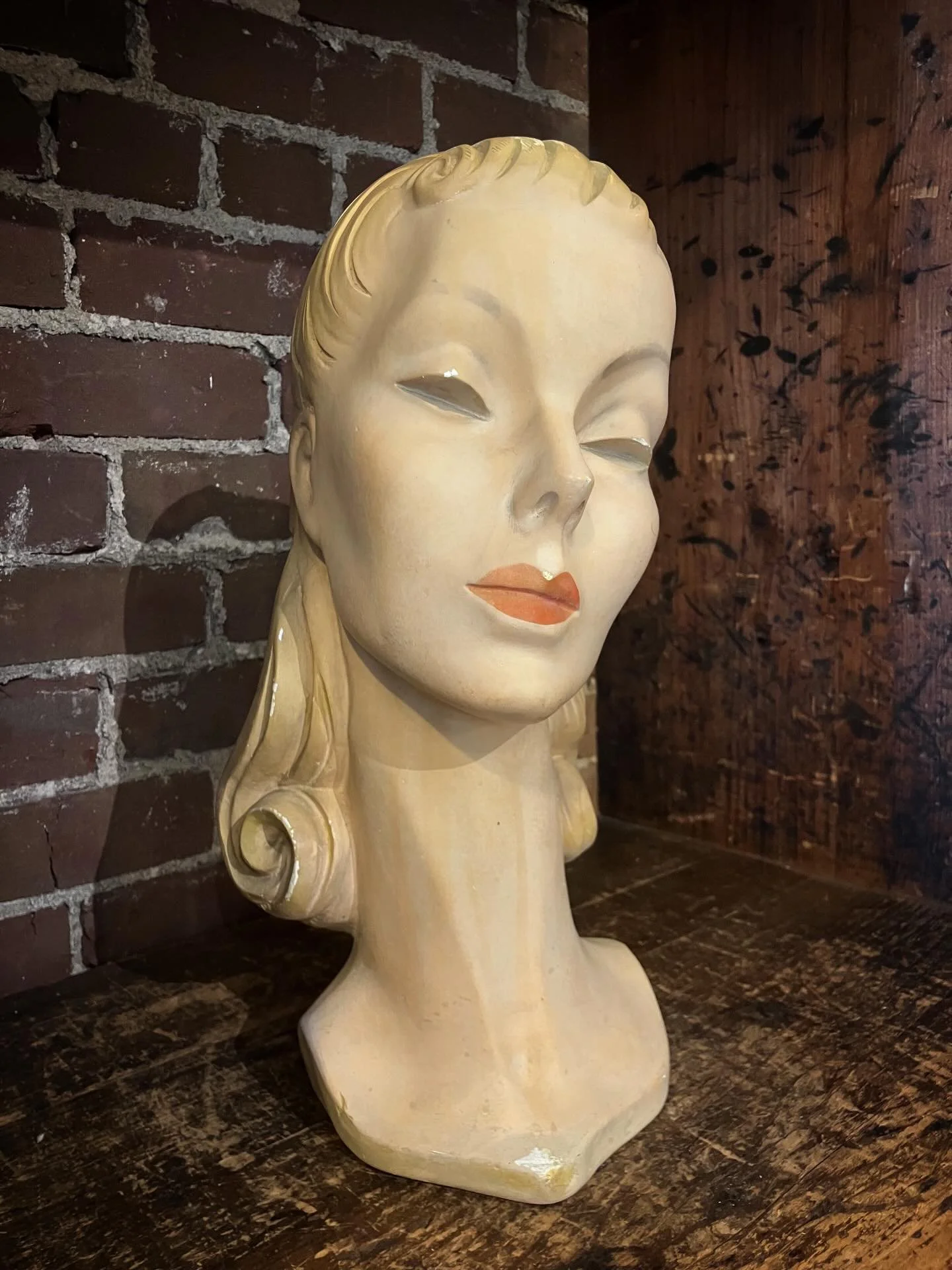 1930s beauty! Chalkware milliner&rsquo;s mannequin head for your finest chapeau 👒

#chalkware #mannequinhead #lootfoundandmade