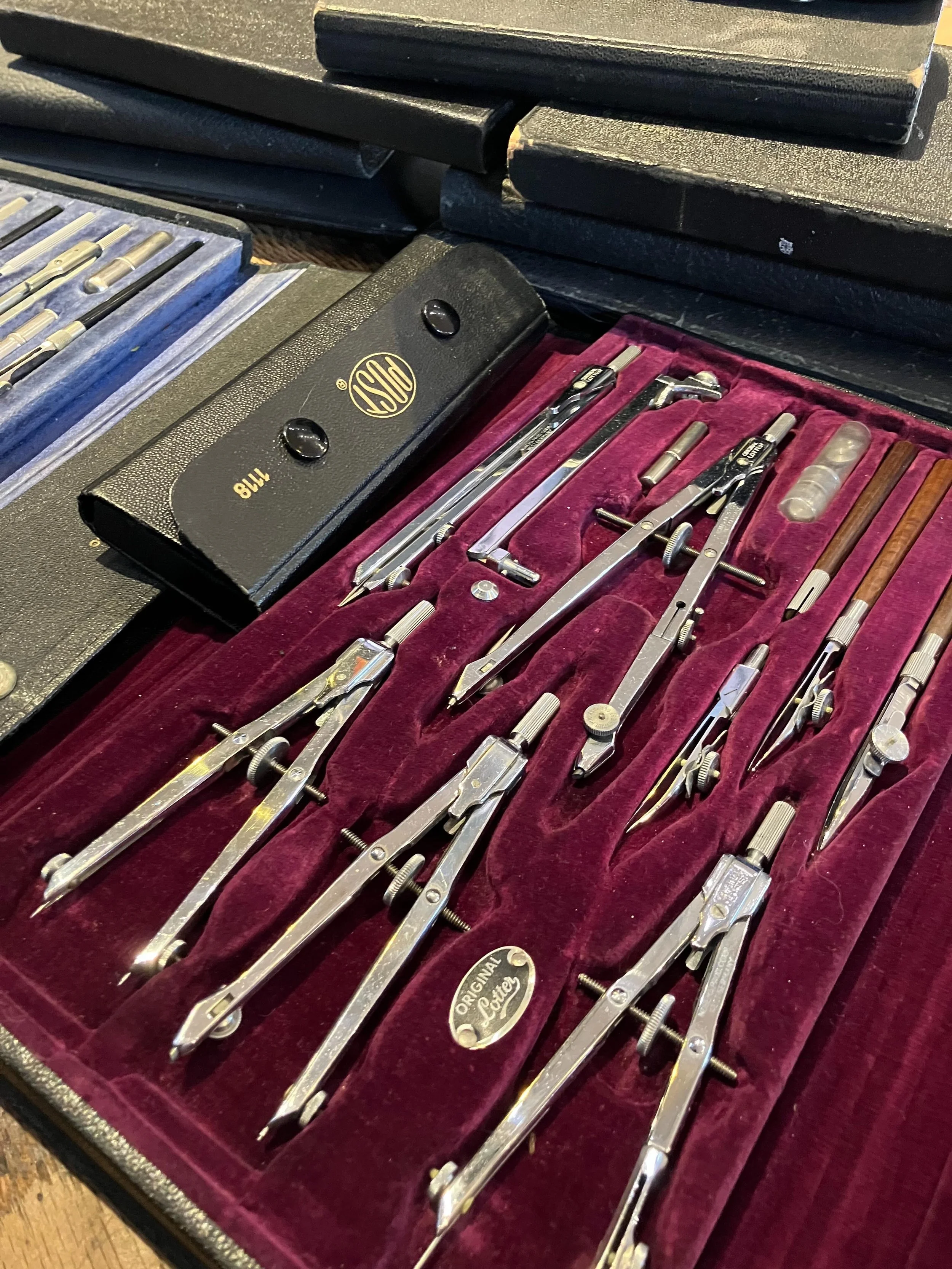 a big stack of sweet old drafting compass sets ✍️

#drafting #draughting #technicaldrawing #lootfoundandmade