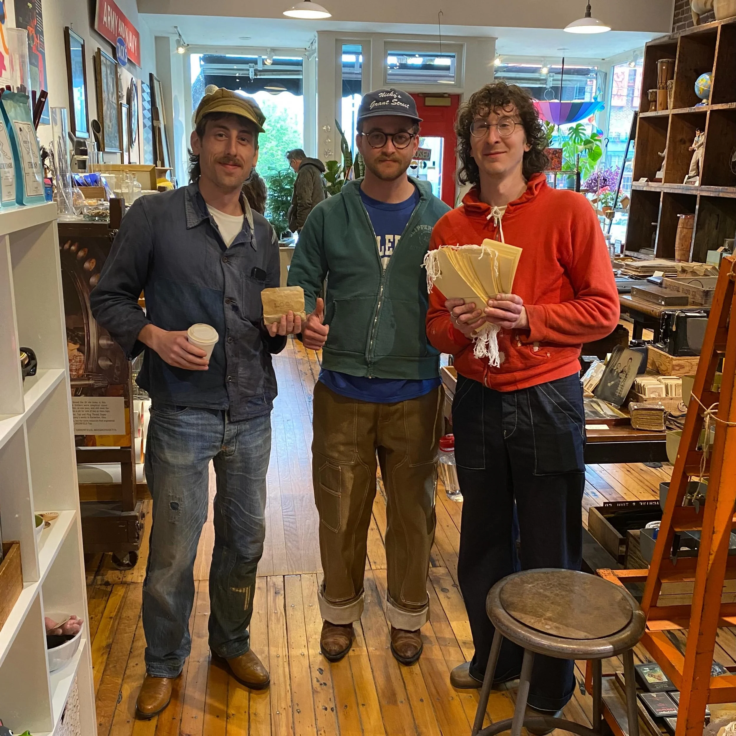 Cool Customers!
We love it when locals bring their out of town guests to LOOT!
These three made our morning more fun with their awesome style and fun vibes!
#customerlove #customerappreciation #goodvibes #lootfoundandmade #turnersfallsma

😎👌🏼
