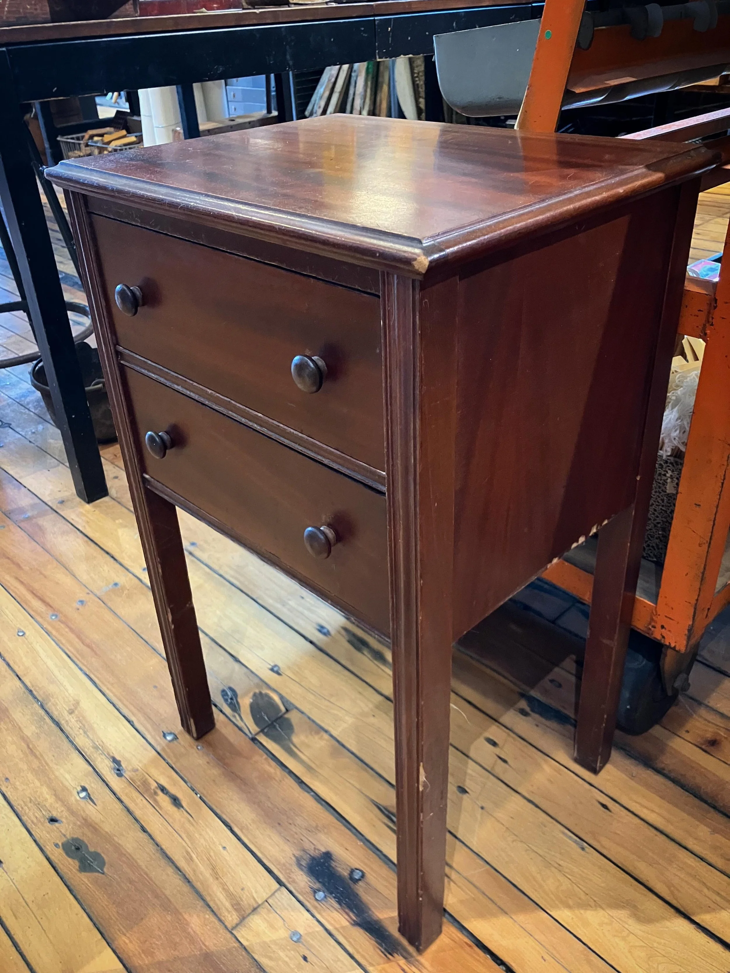 cutest lil sewing chest with bonus drawers full of supplies 🧵🪡
.
#sewingchest #sewist #cutefurniture #lootfoundandmade