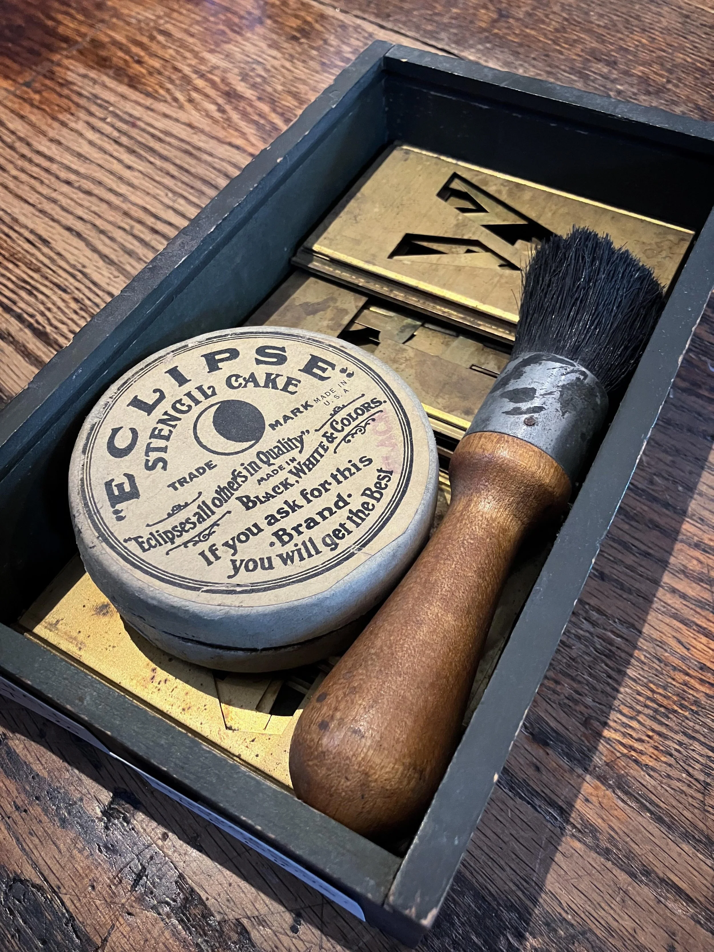 hey designers and artists! love old design tools? check out this vintage barrel stencil set with ink cake and brush and these fab old drafting layout tools 📐🎨

#barrelstencils #cakeink #draftingtools #lootfoundandmade
