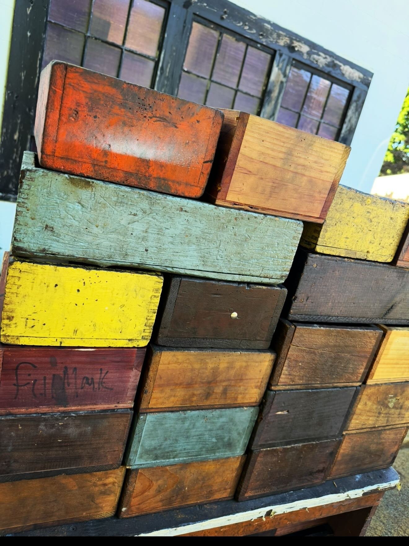So&hellip;been HAULING OUT of STARRETTS for the past two weeks&hellip;
Hope y&rsquo;all haven&rsquo;t forgotten about LOOTS DADS DAY WEEKEND WAREHOUSE SALE&hellip; that&rsquo;s 
JUNE 20 &amp; 21&hellip;that&rsquo;s 
THIS WEEKEND 😅&hellip; We gots TO