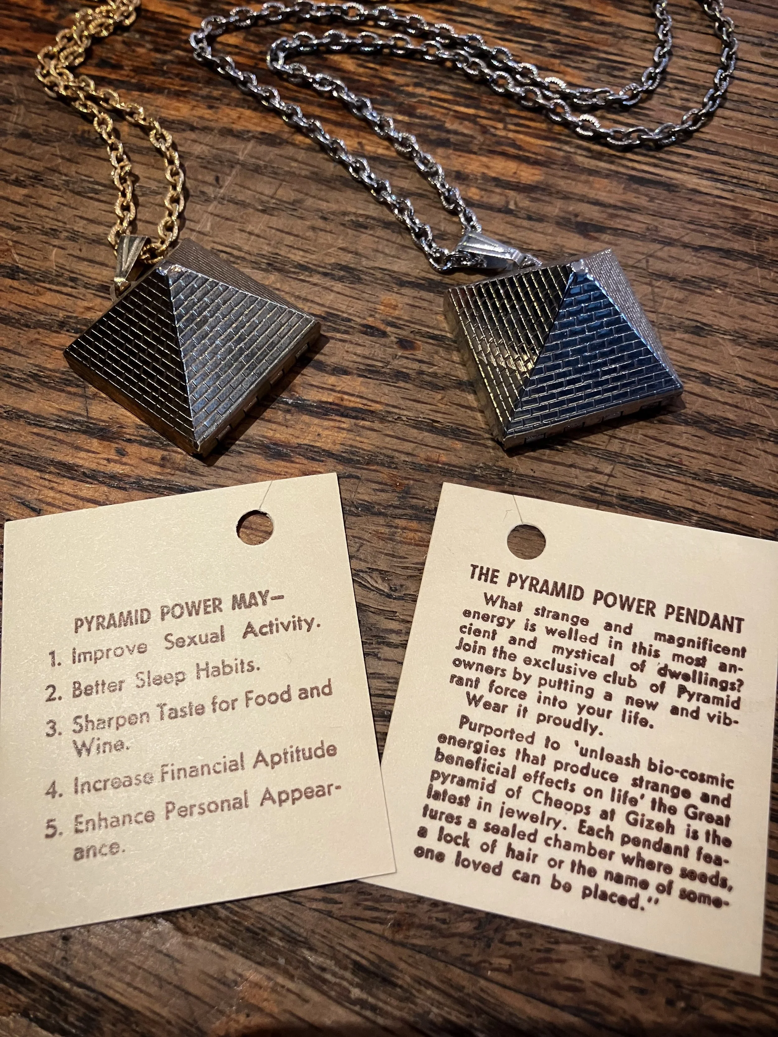 get yourself some PYRAMID POWER 🪄 the 70s were a wild time

#pyramidpower #cosmicenergy #lootfoundandmade