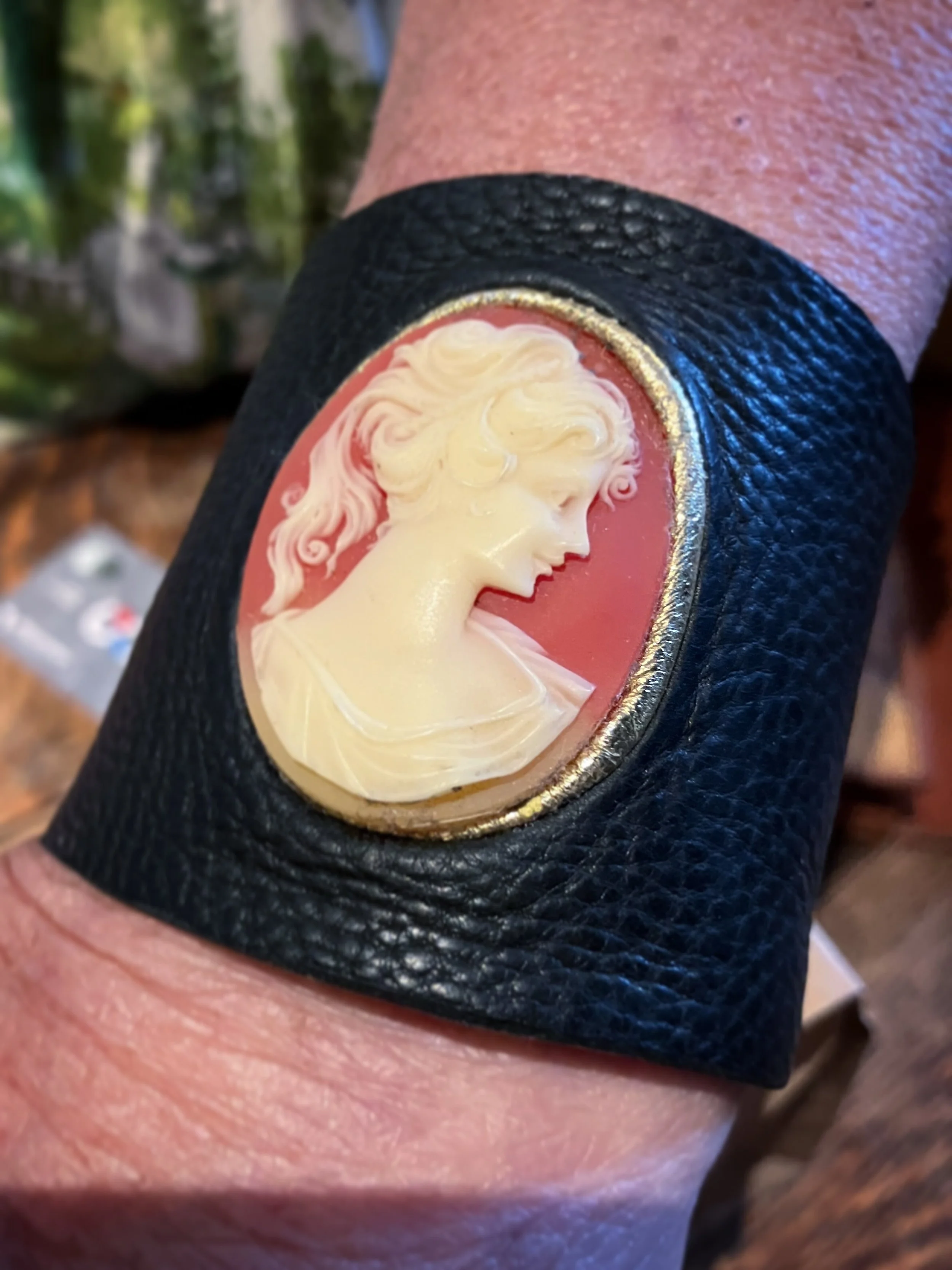 beautiful cuff made by a customer with one of the resin cameo cabochons ❤️ we love to see what people create with things from LOOT!
.
#cameo #cameocabochon #vintagejewelrysupplies #lootfoundandmade