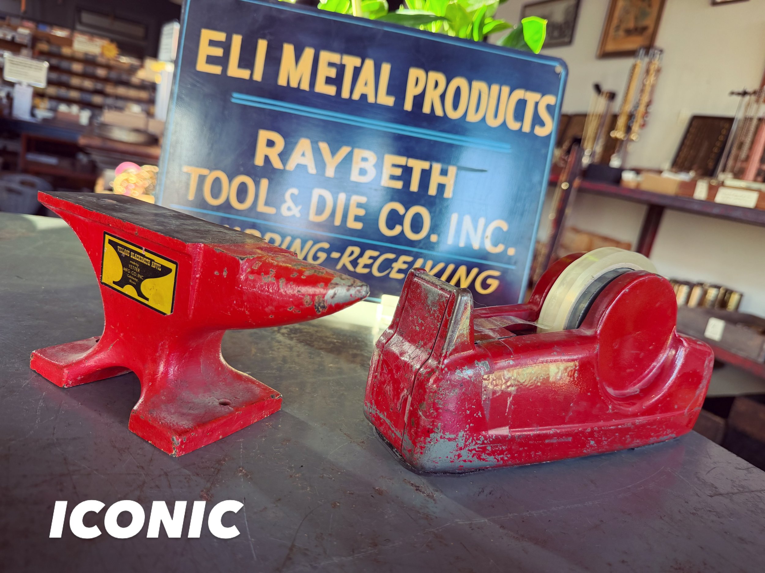 The ANVIL &amp; INDUSTRIAL TAPE DISPENSER&hellip; found together in a FLORENCE MA basement&hellip;
in the RED
Thanks Aaron 

#anvil #tapedespenser #red #vintage #lootfoundandmade