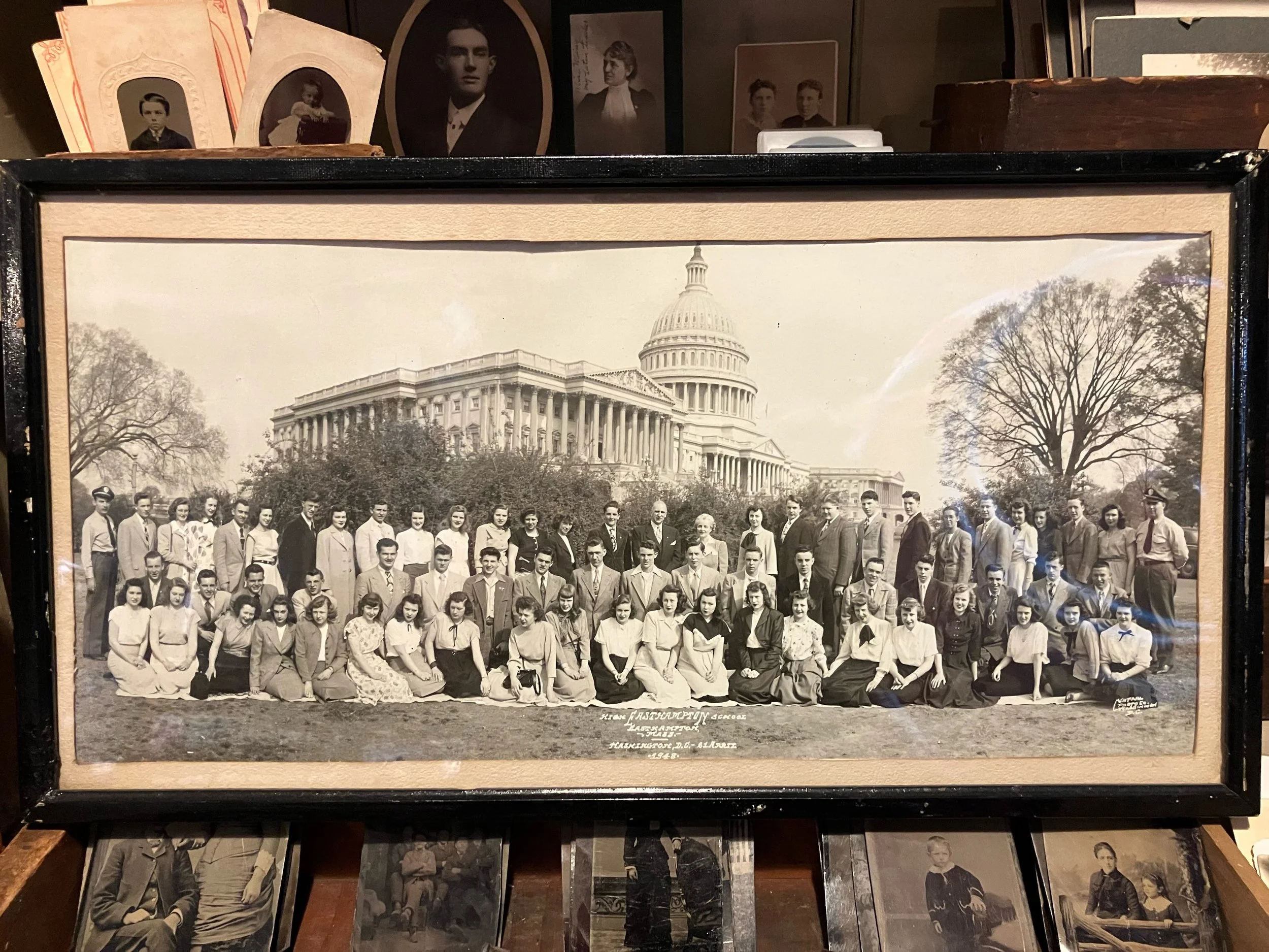 hey easthampton we got your 1948 DC class trip photo! everyone is identified so come find your relatives 🎓

#easthamptonma #easthamptonhighschool #classtrip #lootfoundandmade